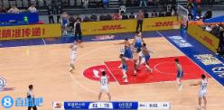 連續(xù)吃癟！克里斯先是籃下被李炎哲大帽&又被李炎哲生斷